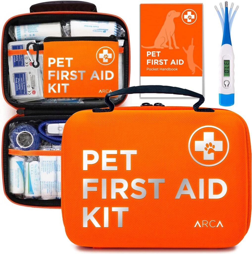 Kit de primeros auxilios para mascotas ARCA en estuche naranja, con vendas, gasas, tijeras, pinzas, cinta adhesiva, termómetro digital y manual de bolsillo Pet First Aid. Incluye suministros organizados para emergencias en perros y gatos