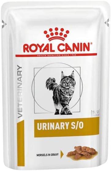 Bolsa de comida húmeda para gatos Royal Canin Veterinary Urinary S/O, con diseño blanco y detalles en rojo y dorado, imagen de un gato en el centro y etiqueta que indica ‘morsels in gravy’. Fórmula veterinaria para el cuidado urinario felino.